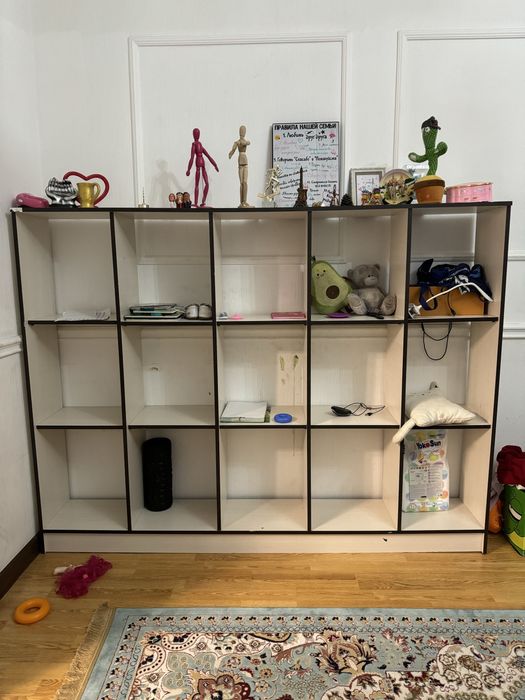 Полка для книжек, фото и сувенир