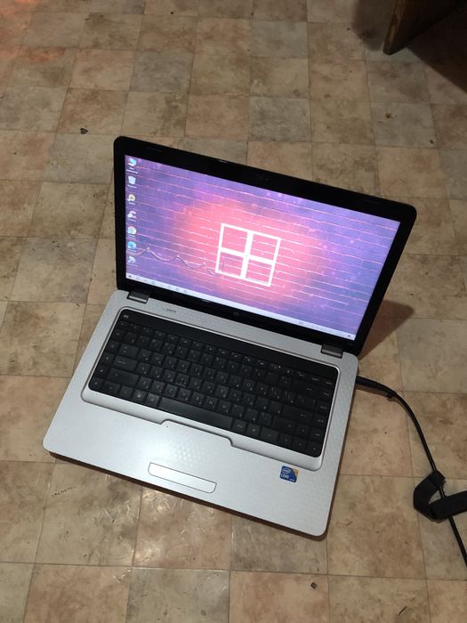 Астана продам ноутбук Hp стоит ssd диск на 256гб озу 4гб