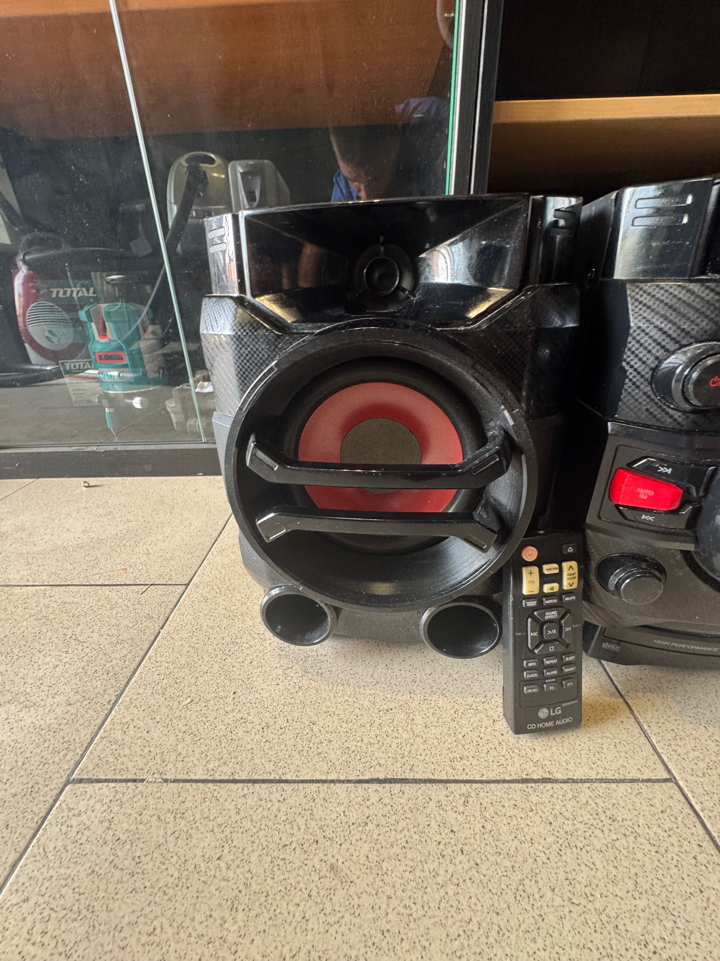 Музикална уредба LG