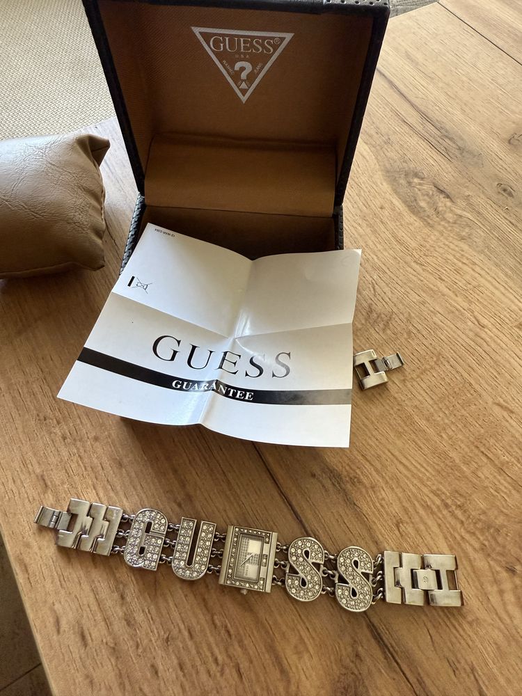 Продавам дамски часовник GUESS