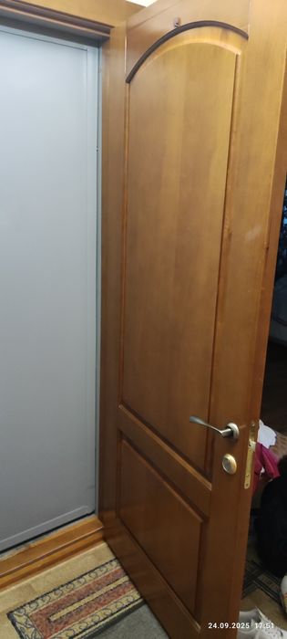 Дверь деревянная