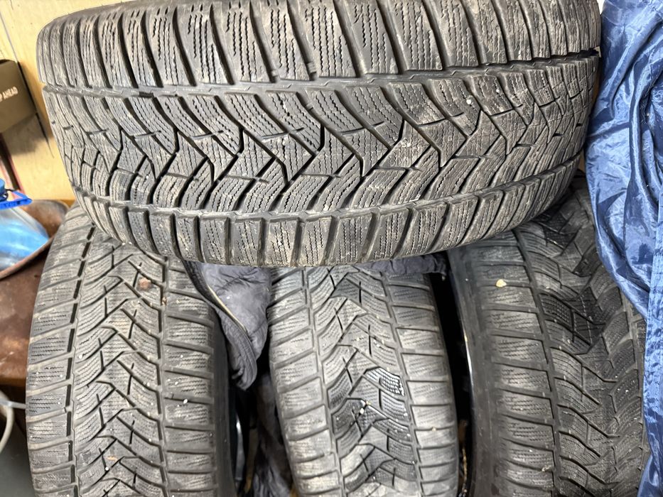 Зимни гуми  245 40 19 dunlop winter sport 5