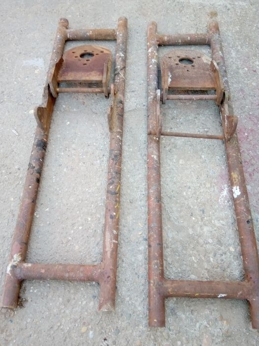 Dispozitiv/cadru de răsturnat auto pt.antifonare/lucrări tinichigerie