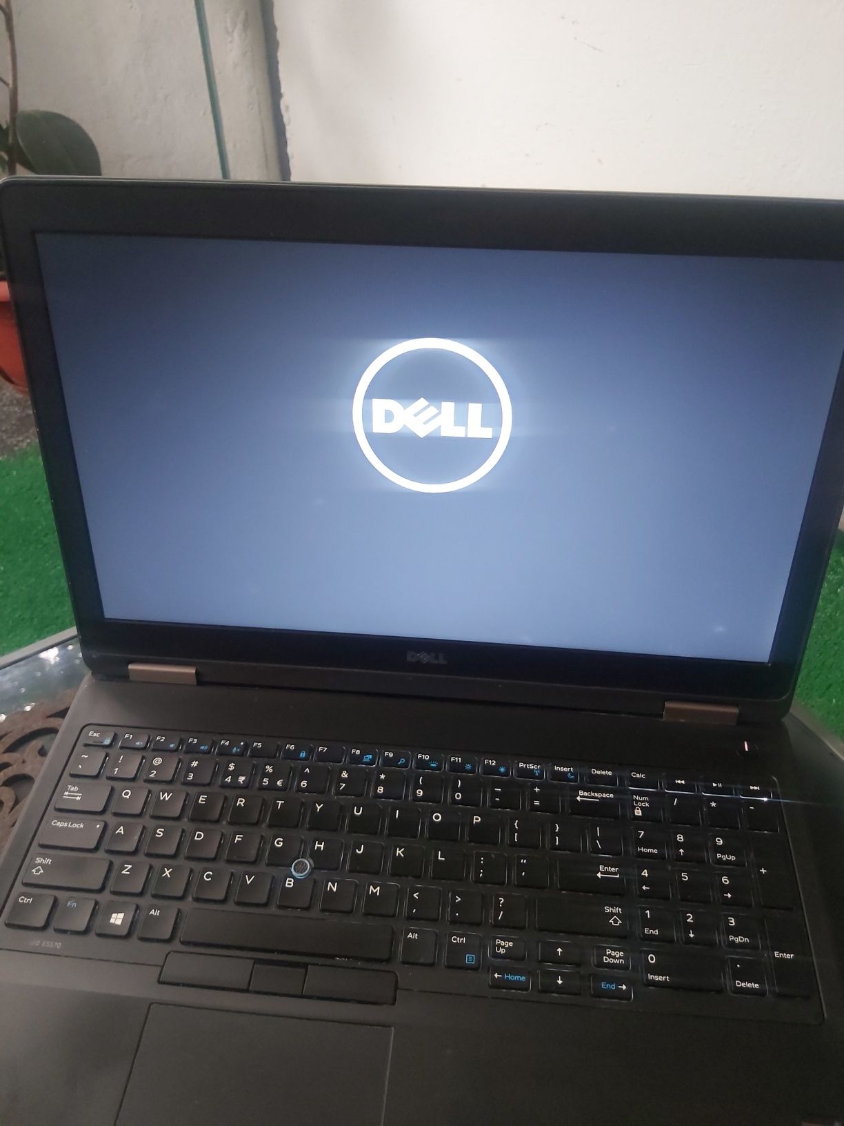 Vand Laptop Dell 5570 cu procesor Intel Core