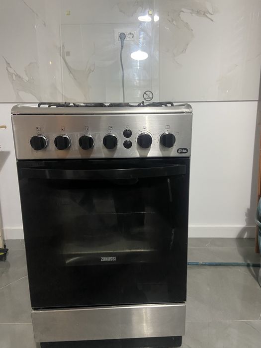 Aragaz inox Zanussi