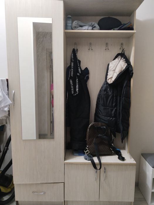 Шкаф вешалка на прихожий