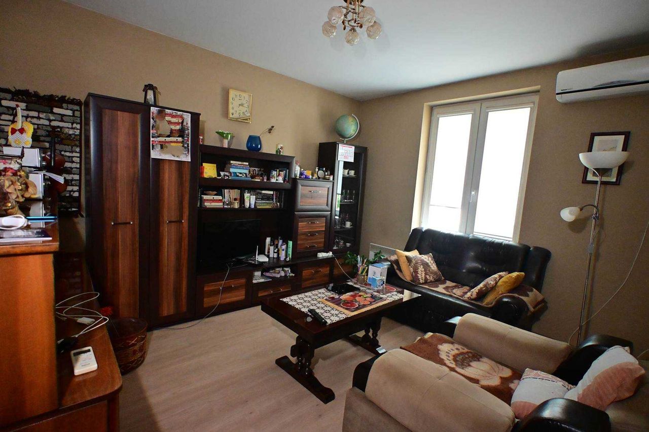 Продава се Двустаен апартамент в Перник, Изток - 60 кв.м за 1233 €/кв.м - Снимка #1