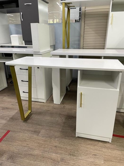 Маникюрный стол в наличии