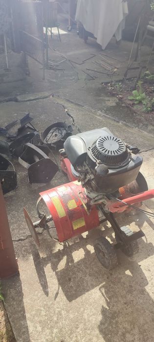 Vand motosapatoare cu accesorii