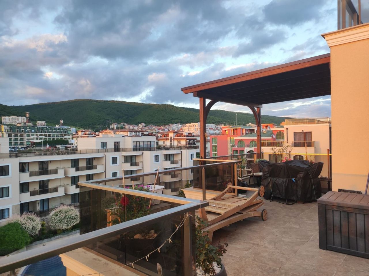 Продава се Многостаен апартамент в Свети Влас - 146 кв.м за 1713 €/кв.м - Снимка #2