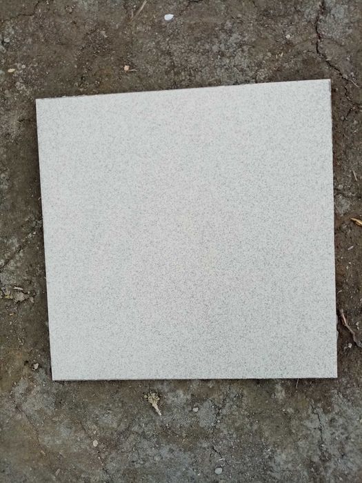 кафель половой 30х30 в количестве 500 шт. плитка