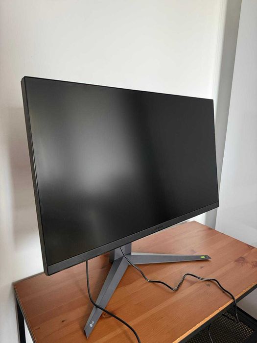 Monitor Gaming LG Ultragear 32", QHD, 240Hz, IPS