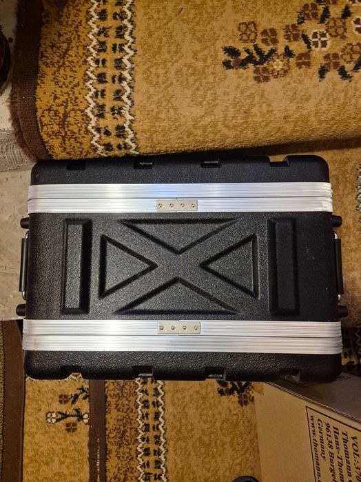 Твърд кейс за микрофон и ефект