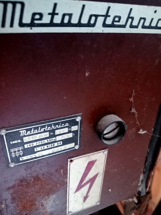 Mașină de surfilat în 3 ațe triploc..