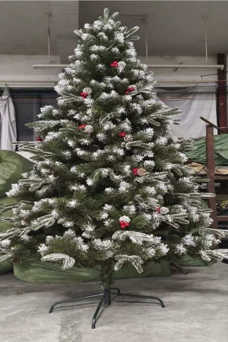 Ёлка с новогодным оформлением