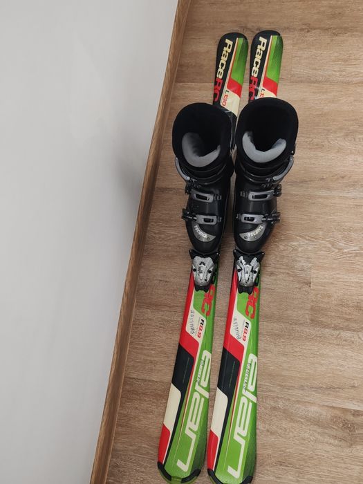 Vând schiuri 200lei