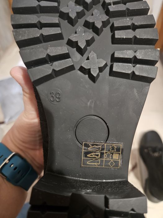 Боти черни и бели 39