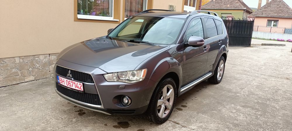 Vând Mitsubishi Outlander 4x4