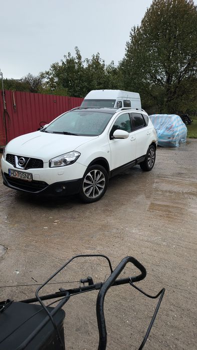 Nissan Qashqai avariat spate