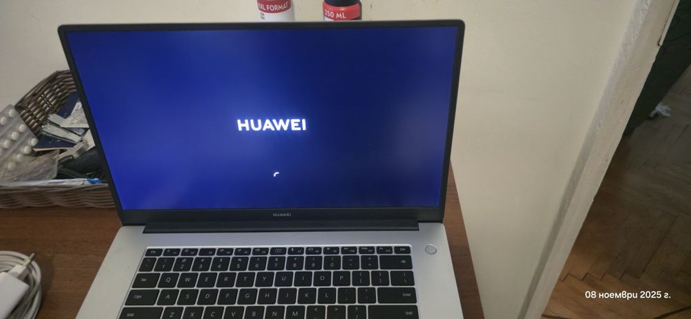 Продавам лаптоп Huawei.