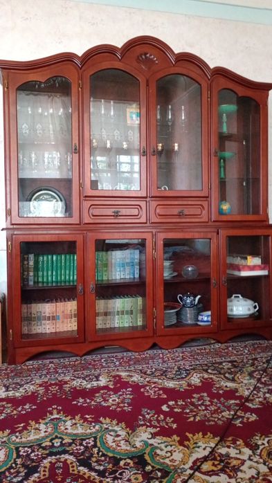 Горка для гостийной