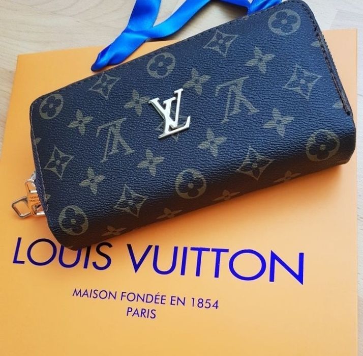 Portofele duble Louis Vuitton, logo metalic auriu,saculet, etichetă