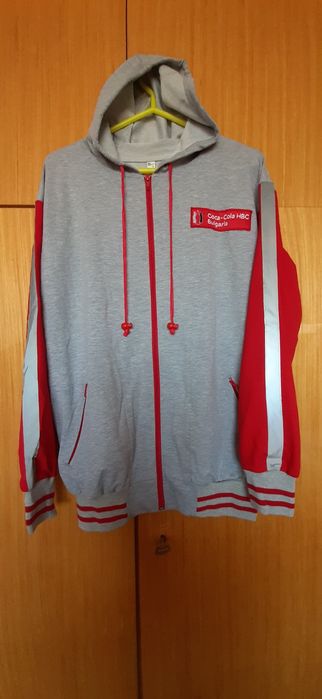 Суитшърт с качулка.