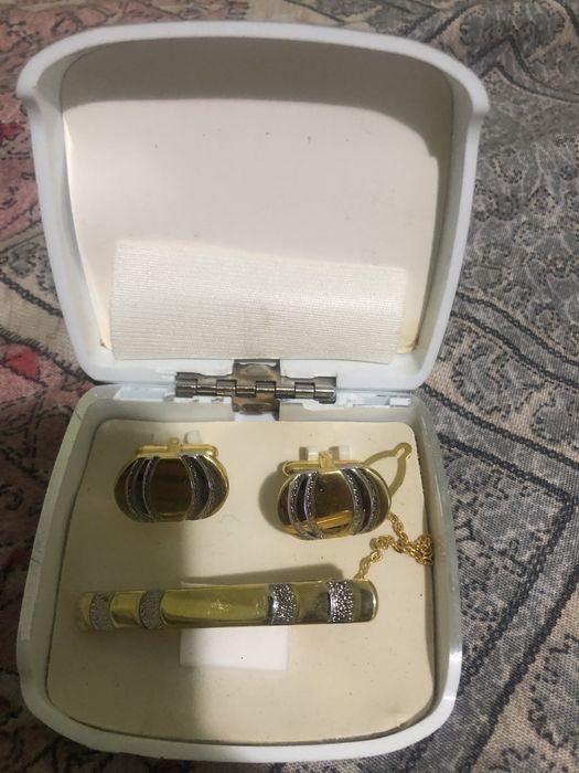 Запонки и держатель для галстука