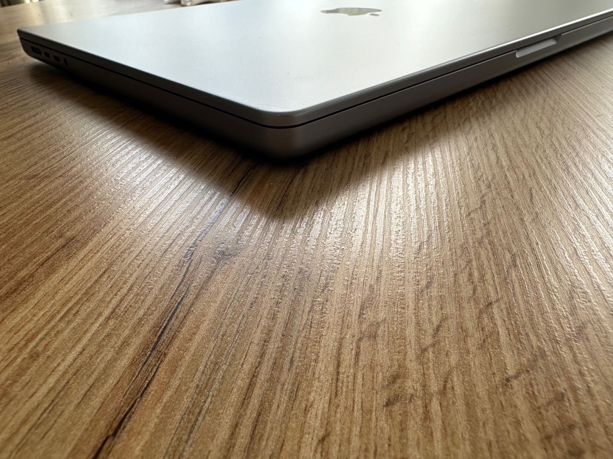 MacBook Pro 16" M1 Pro 10-CORE CPU, 16-CORE GPU, 32GB RAM, 1TB SSD