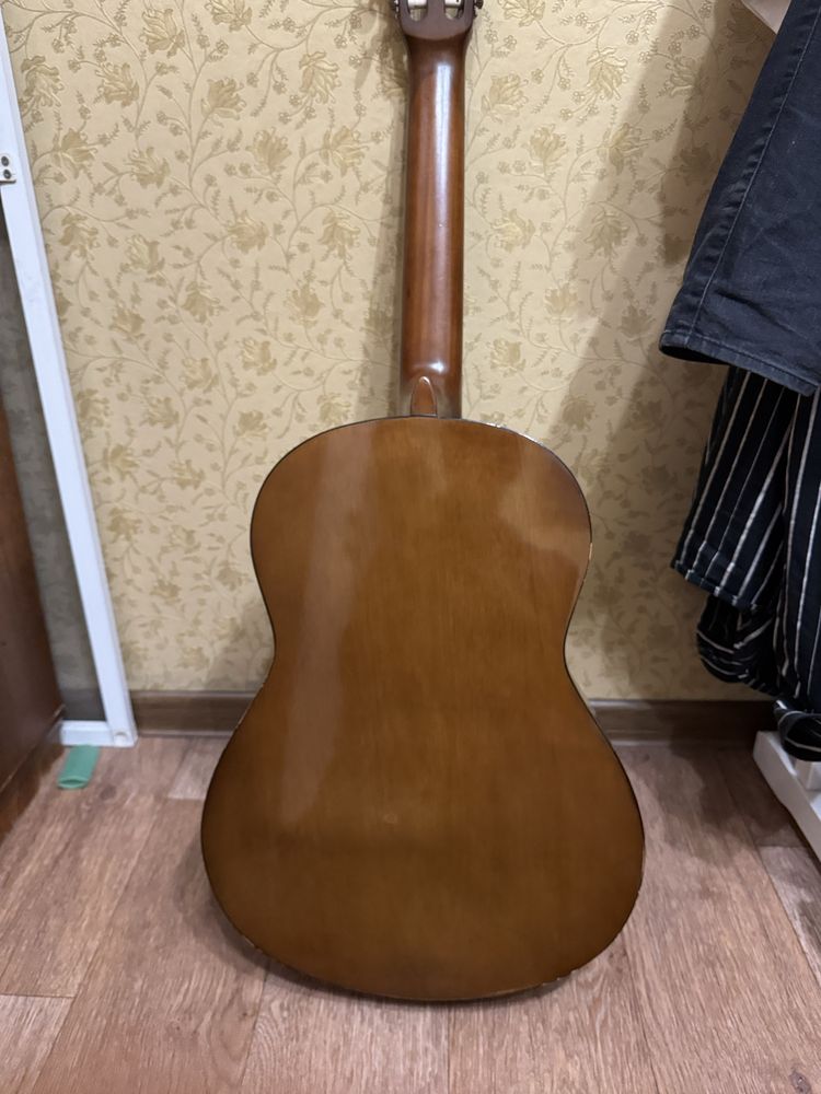 Продам гитара c40 yamaha