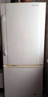 Продам большой холодильник Panasonic