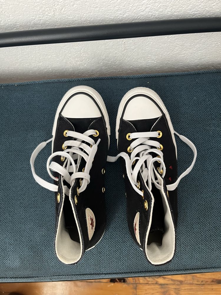 Converse High black hearts