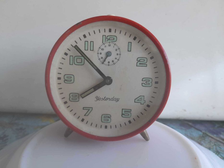Ceas desteptator de masa/semineu - mecanic , HESTERDAY .Anglia