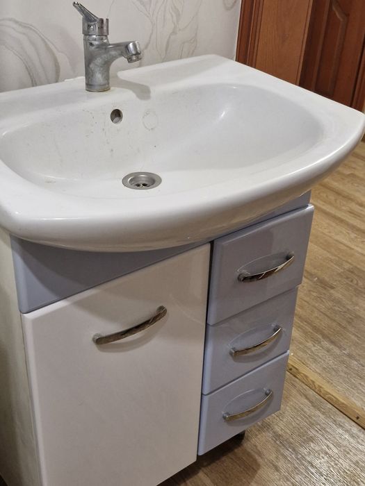 Умывальник в ванную