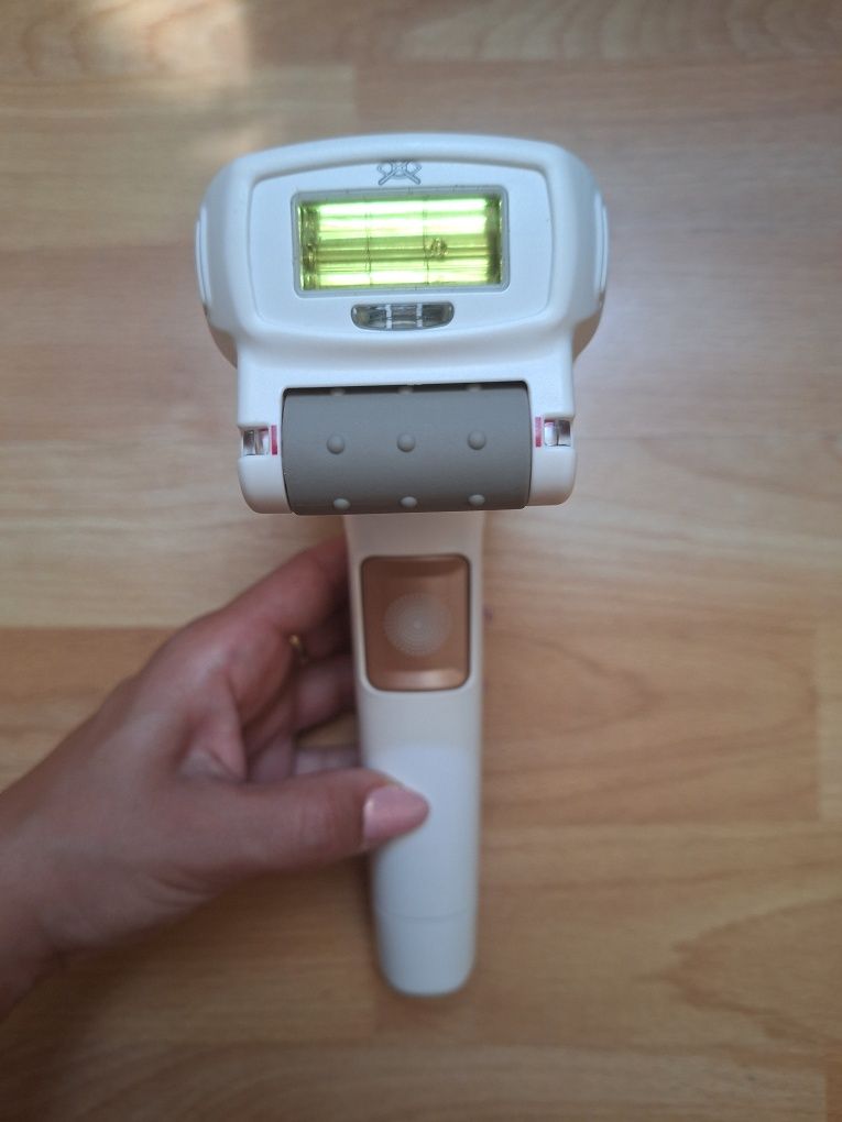 Фотоепилатор Rowenta IPL Derma Perfect EP9870D0