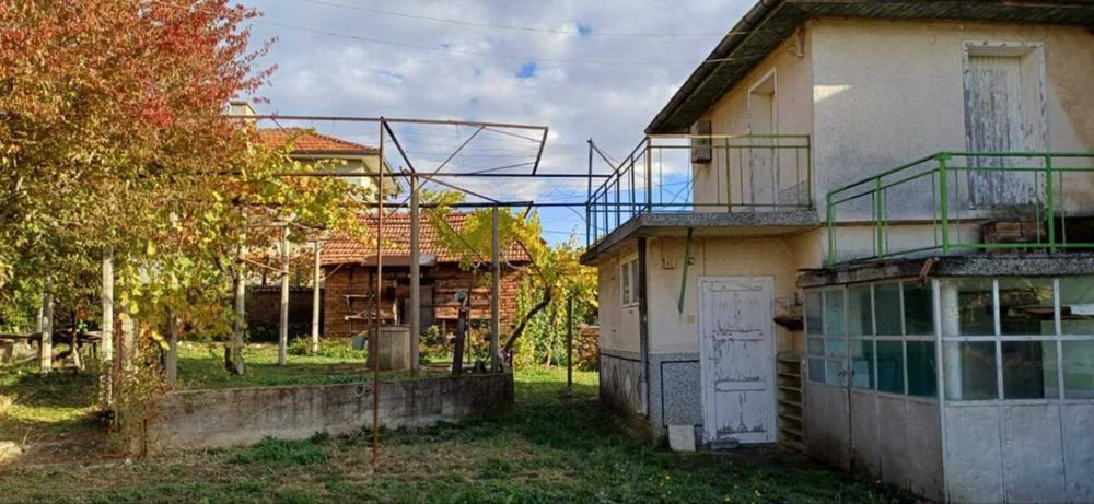 Продавам къща село Дъбене