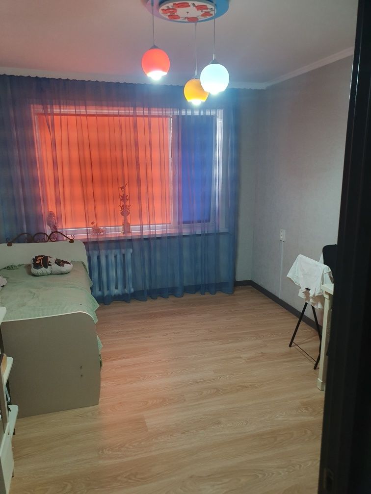 Продам 4 ком кв 101 м2 в микрорайоне Кунаева