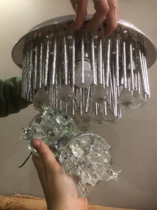 Продам люстру и софиты