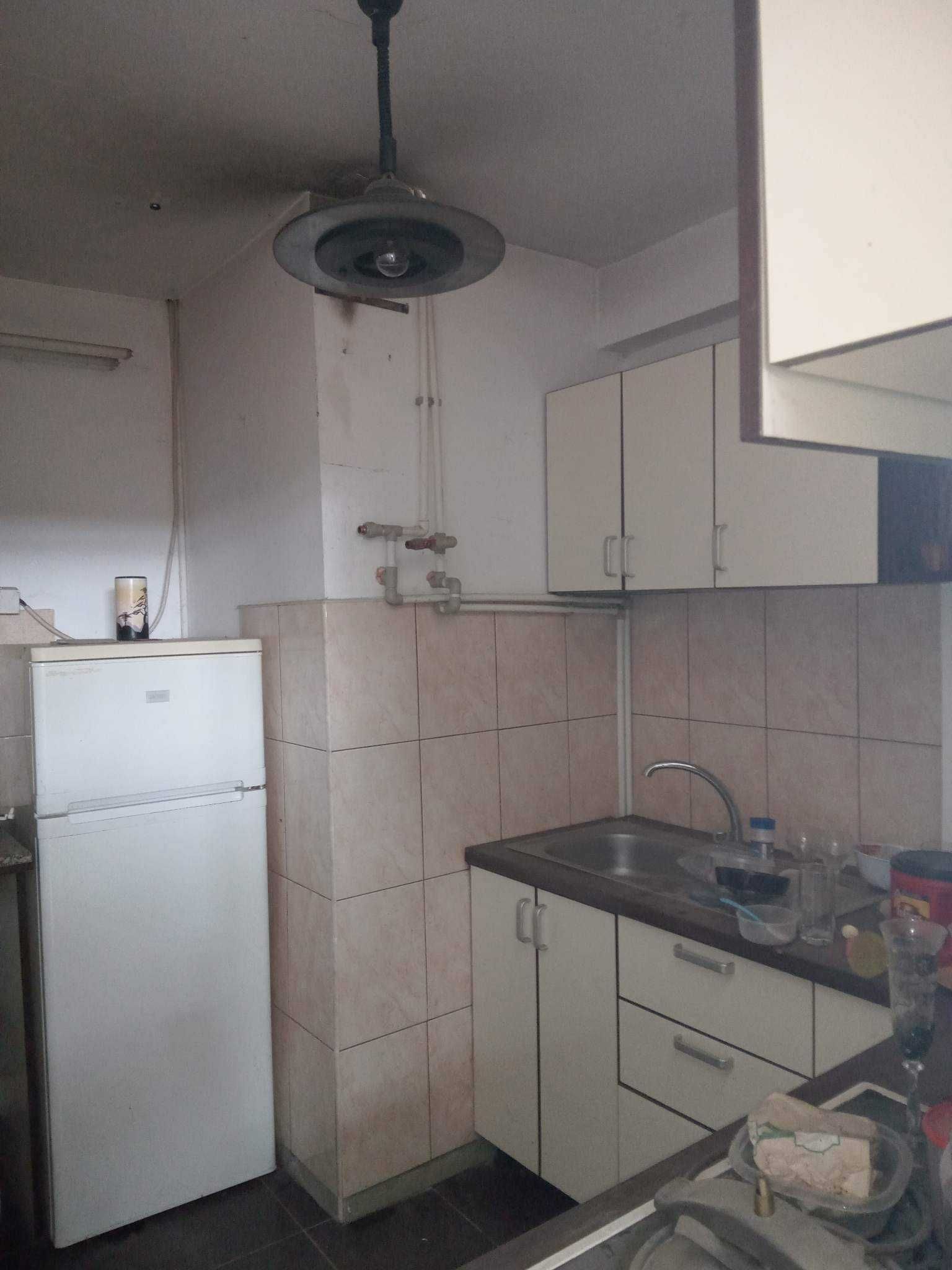 Casa de vanzare cu teren si atelier