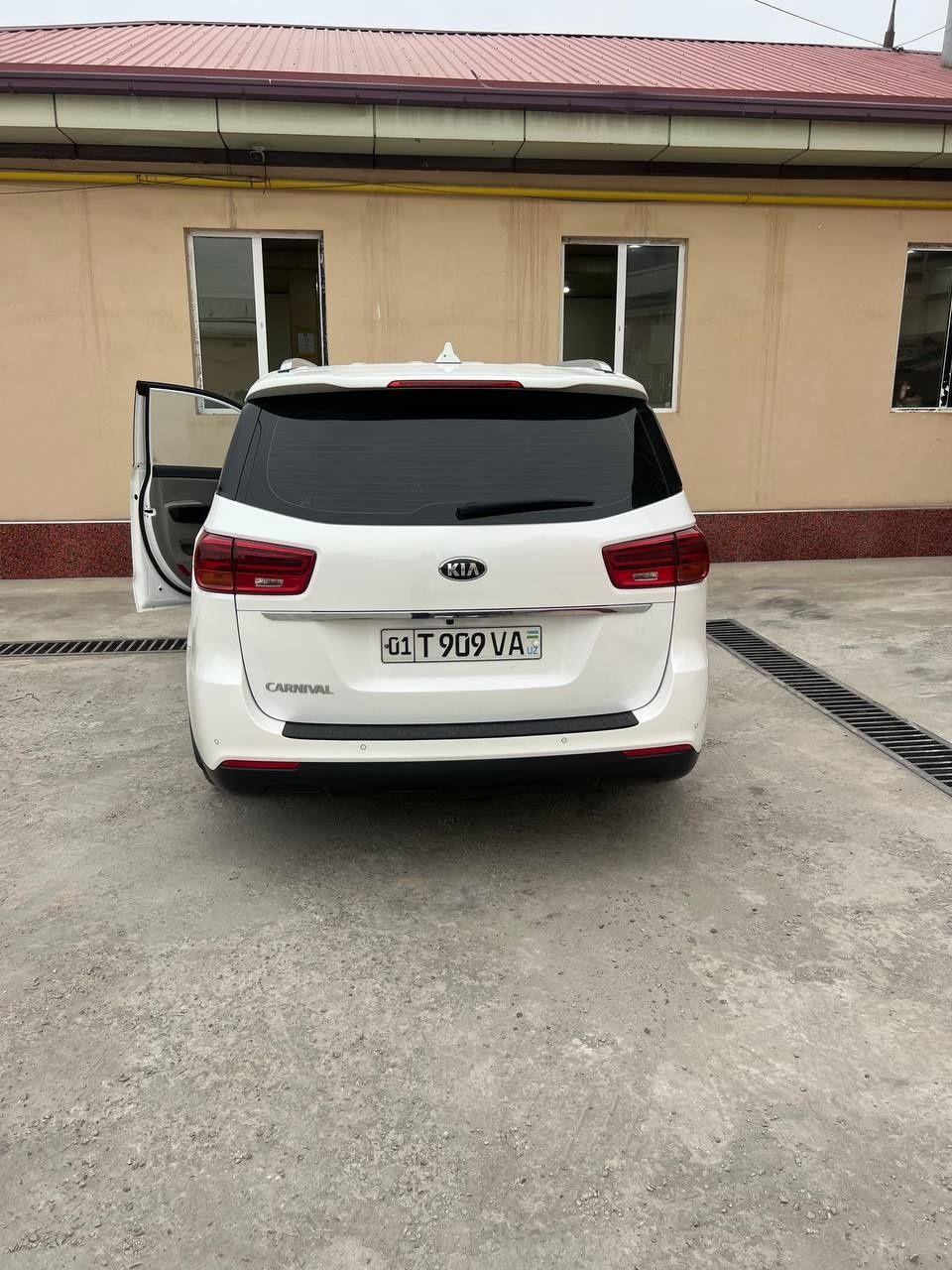 Авто с водителем Kia carnival 7местный 2019 год