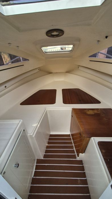 Vand barca semicabinata 5.5 m lungime