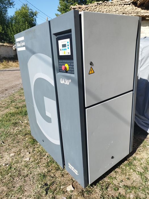 Продавам винтов компресор