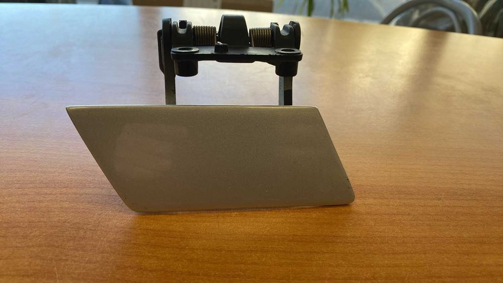 капачка пръскалка предна броня Audi A8 2004- RH