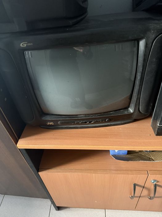 Старые телевизоры в не рабочем состоянии