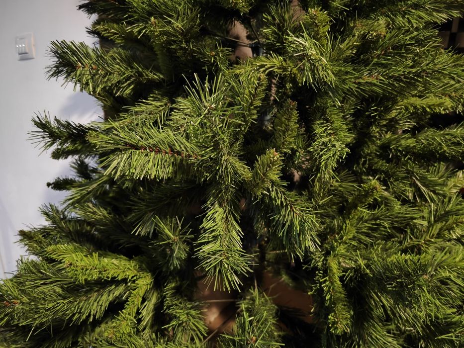 Brad artificial de Crăciun 2,10 inaltime