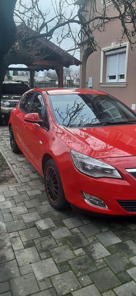 Opel Astra j   140 cp