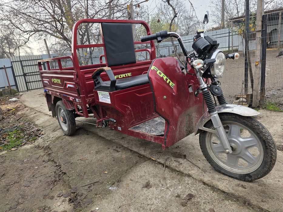 Vând triciclu electric