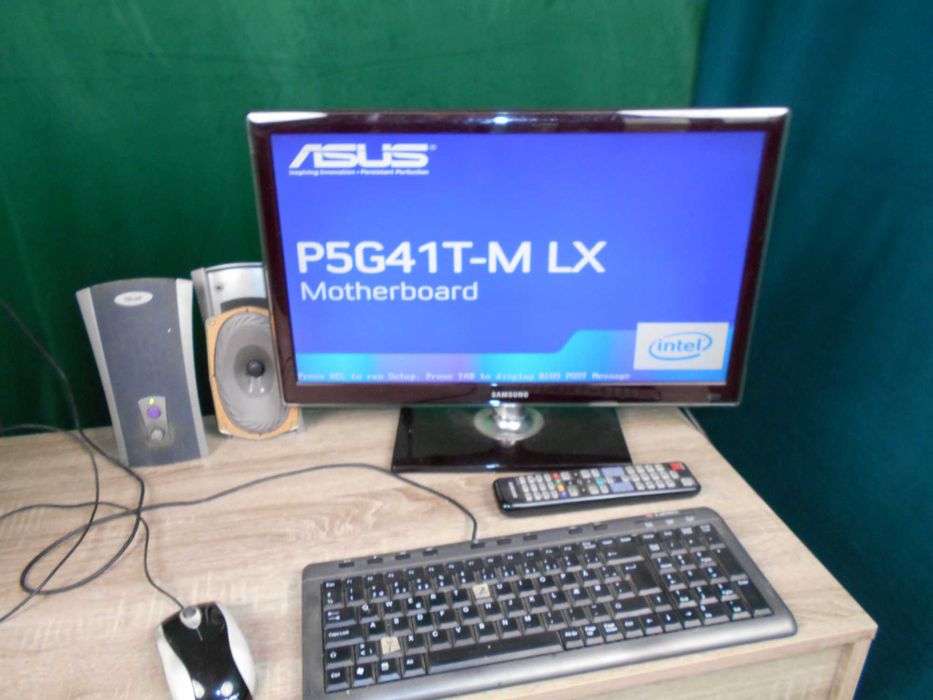 Vand PC complet ,cadou un Leptop Compaq Presario și Router wireless