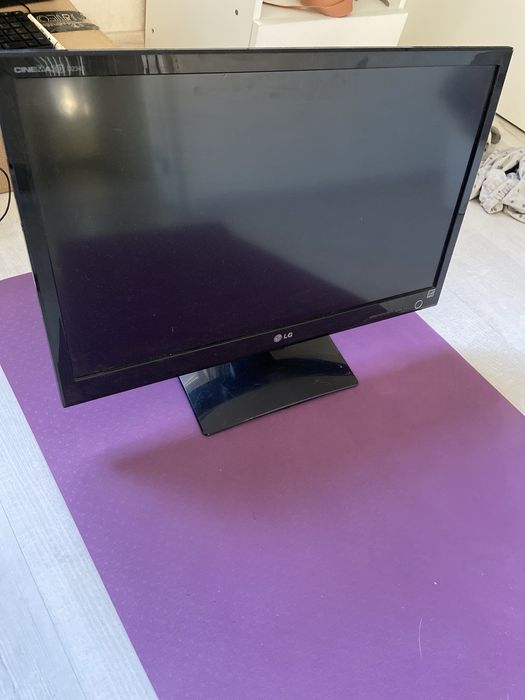 Монитор LG в хорошем состоянии