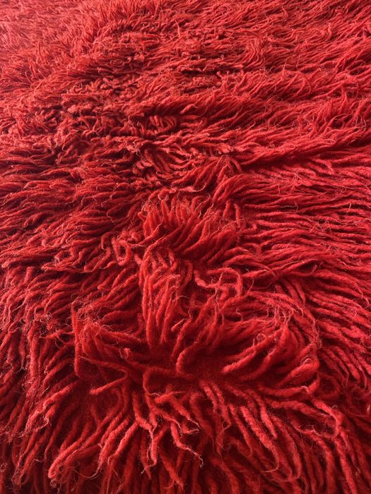 Червен вълнен китенк